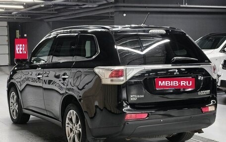 Mitsubishi Outlander III рестайлинг 3, 2013 год, 1 730 000 рублей, 5 фотография