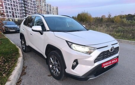 Toyota RAV4, 2020 год, 2 900 000 рублей, 3 фотография
