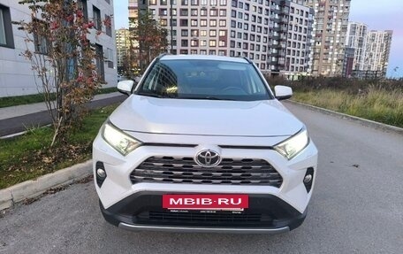 Toyota RAV4, 2020 год, 2 900 000 рублей, 2 фотография