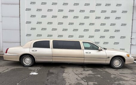 Lincoln Town Car III рестайлинг, 2001 год, 444 000 рублей, 2 фотография