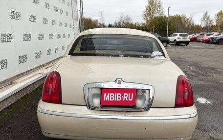 Lincoln Town Car III рестайлинг, 2001 год, 444 000 рублей, 3 фотография