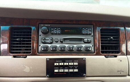 Lincoln Town Car III рестайлинг, 2001 год, 444 000 рублей, 11 фотография