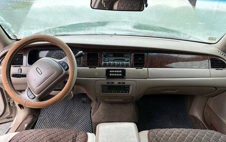 Lincoln Town Car III рестайлинг, 2001 год, 444 000 рублей, 18 фотография