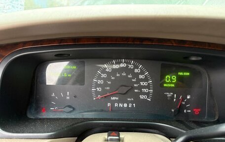 Lincoln Town Car III рестайлинг, 2001 год, 444 000 рублей, 20 фотография
