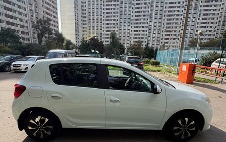Renault Sandero II рестайлинг, 2015 год, 800 000 рублей, 2 фотография