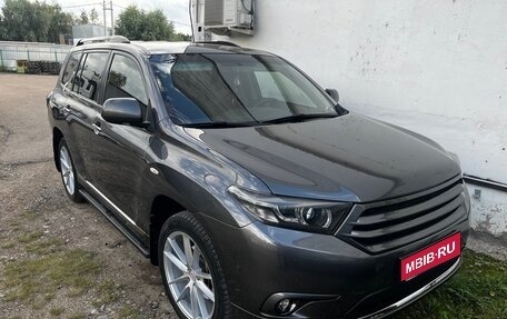 Toyota Highlander III, 2011 год, 1 800 000 рублей, 1 фотография