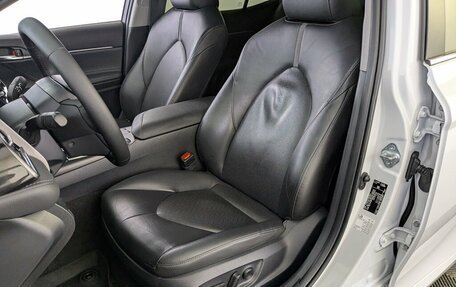 Toyota Camry, 2021 год, 3 190 000 рублей, 9 фотография
