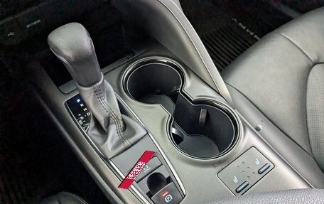 Toyota Camry, 2021 год, 3 190 000 рублей, 3 фотография