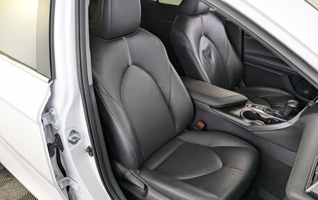 Toyota Camry, 2021 год, 3 190 000 рублей, 18 фотография