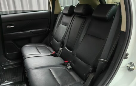 Mitsubishi Outlander III рестайлинг 3, 2016 год, 1 345 000 рублей, 8 фотография