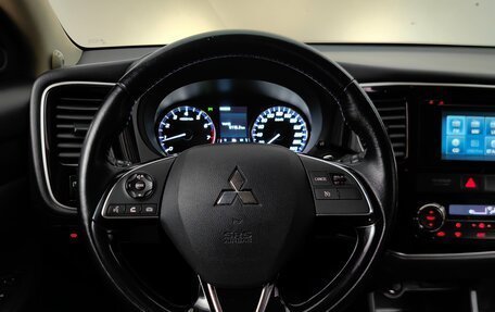Mitsubishi Outlander III рестайлинг 3, 2016 год, 1 345 000 рублей, 11 фотография