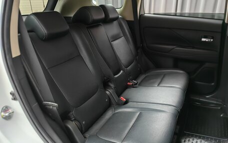 Mitsubishi Outlander III рестайлинг 3, 2016 год, 1 345 000 рублей, 9 фотография