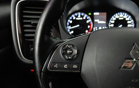 Mitsubishi Outlander III рестайлинг 3, 2016 год, 1 345 000 рублей, 18 фотография