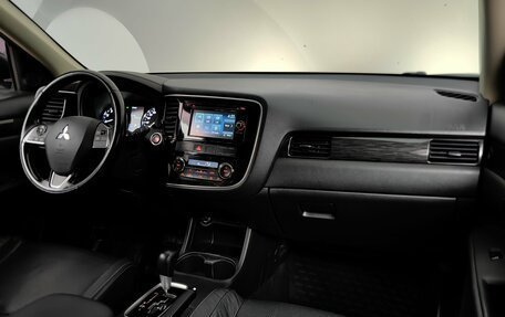 Mitsubishi Outlander III рестайлинг 3, 2016 год, 1 345 000 рублей, 13 фотография