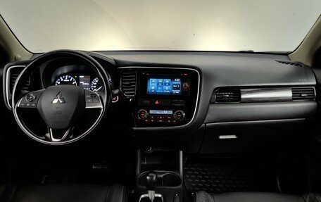 Mitsubishi Outlander III рестайлинг 3, 2016 год, 1 345 000 рублей, 12 фотография