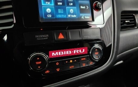Mitsubishi Outlander III рестайлинг 3, 2016 год, 1 345 000 рублей, 15 фотография