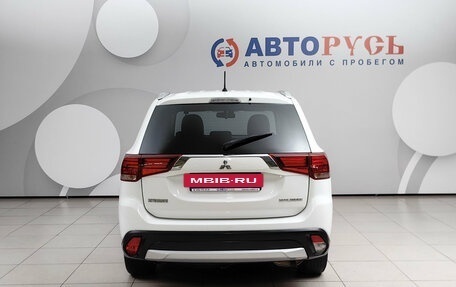 Mitsubishi Outlander III рестайлинг 3, 2016 год, 1 345 000 рублей, 4 фотография