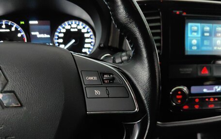 Mitsubishi Outlander III рестайлинг 3, 2016 год, 1 345 000 рублей, 19 фотография