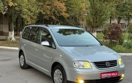 Volkswagen Touran III, 2004 год, 650 000 рублей, 1 фотография