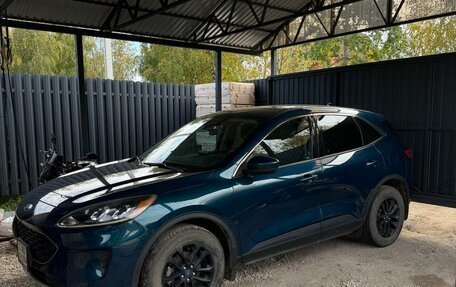 Ford Escape III, 2019 год, 1 880 000 рублей, 1 фотография