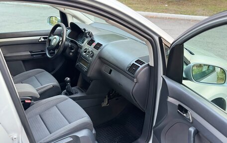 Volkswagen Touran III, 2004 год, 650 000 рублей, 12 фотография