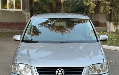 Volkswagen Touran III, 2004 год, 650 000 рублей, 3 фотография