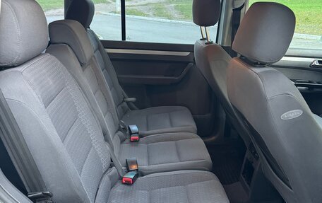 Volkswagen Touran III, 2004 год, 650 000 рублей, 18 фотография