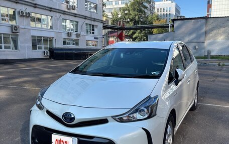 Toyota Prius Alpha I (ZVW40/41), 2020 год, 2 350 000 рублей, 2 фотография