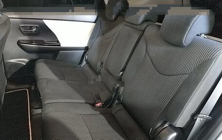 Toyota Prius Alpha I (ZVW40/41), 2020 год, 2 350 000 рублей, 8 фотография