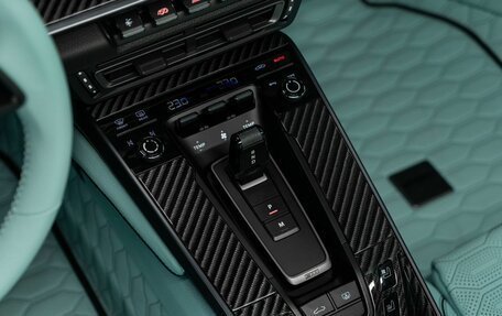 Porsche 911, 2023 год, 87 630 000 рублей, 32 фотография
