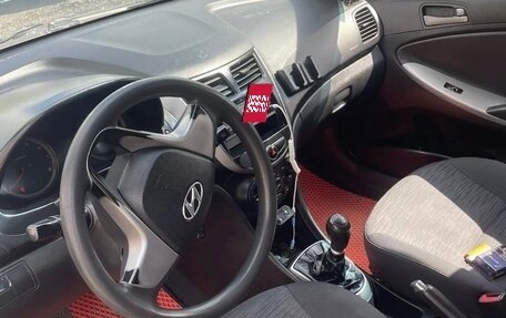 Hyundai Solaris II рестайлинг, 2015 год, 385 000 рублей, 4 фотография