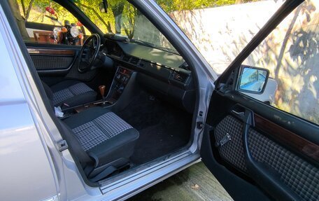 Mercedes-Benz E-Класс, 1992 год, 515 000 рублей, 8 фотография