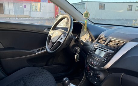 Hyundai Solaris II рестайлинг, 2014 год, 710 000 рублей, 11 фотография