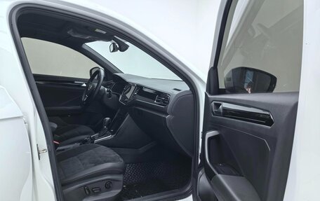 Volkswagen T-Roc I, 2022 год, 2 695 000 рублей, 17 фотография