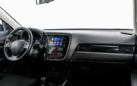 Mitsubishi Outlander III рестайлинг 3, 2019 год, 1 999 000 рублей, 9 фотография