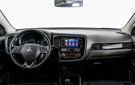 Mitsubishi Outlander III рестайлинг 3, 2019 год, 1 999 000 рублей, 10 фотография