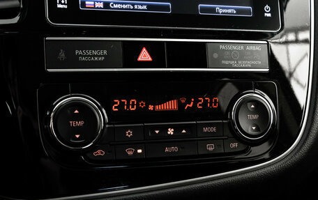 Mitsubishi Outlander III рестайлинг 3, 2019 год, 1 999 000 рублей, 13 фотография