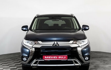 Mitsubishi Outlander III рестайлинг 3, 2019 год, 1 999 000 рублей, 2 фотография