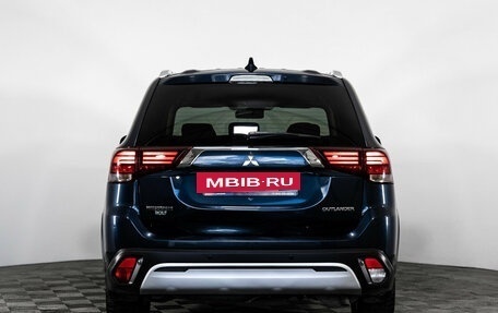Mitsubishi Outlander III рестайлинг 3, 2019 год, 1 999 000 рублей, 6 фотография