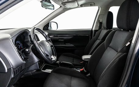 Mitsubishi Outlander III рестайлинг 3, 2019 год, 1 999 000 рублей, 15 фотография