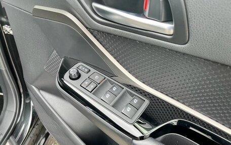 Toyota C-HR I рестайлинг, 2019 год, 1 690 000 рублей, 9 фотография