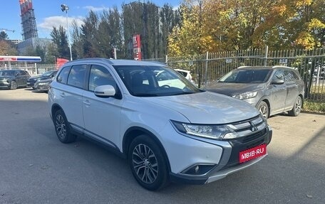 Mitsubishi Outlander III рестайлинг 3, 2015 год, 1 799 000 рублей, 2 фотография