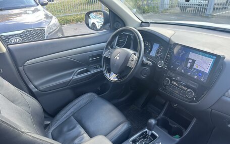 Mitsubishi Outlander III рестайлинг 3, 2015 год, 1 799 000 рублей, 5 фотография