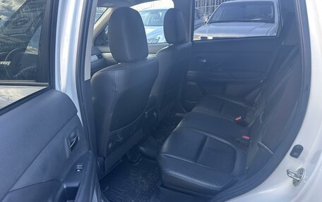 Mitsubishi Outlander III рестайлинг 3, 2015 год, 1 799 000 рублей, 7 фотография