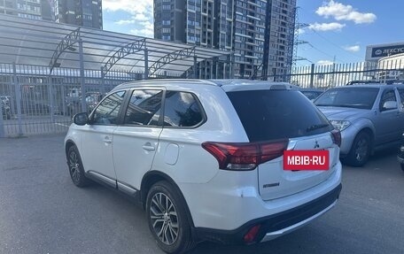 Mitsubishi Outlander III рестайлинг 3, 2015 год, 1 799 000 рублей, 4 фотография