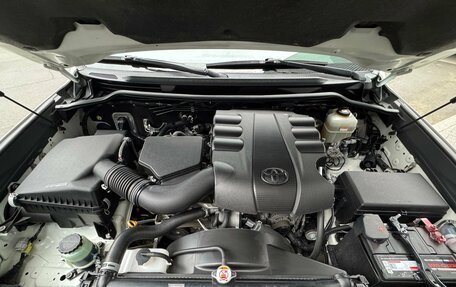 Toyota Land Cruiser 200, 2020 год, 7 690 000 рублей, 36 фотография