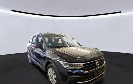 Volkswagen Tiguan II, 2022 год, 2 272 000 рублей, 4 фотография