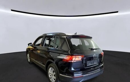 Volkswagen Tiguan II, 2022 год, 2 272 000 рублей, 2 фотография