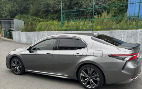 Toyota Camry, 2021 год, 3 300 000 рублей, 2 фотография