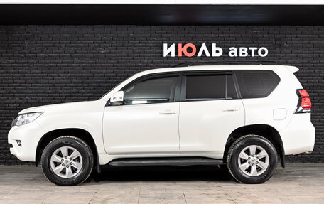 Toyota Land Cruiser Prado 150 рестайлинг 2, 2022 год, 4 895 000 рублей, 9 фотография